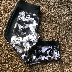 Floral capri leggings